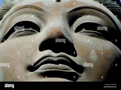 Estatua De Un Dios Inmortal O Alabando El Tian Tan Buda Gigante De