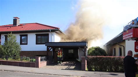 Brand In Schl Chtern Carport Steht In Flammen Wohnh User In Gefahr