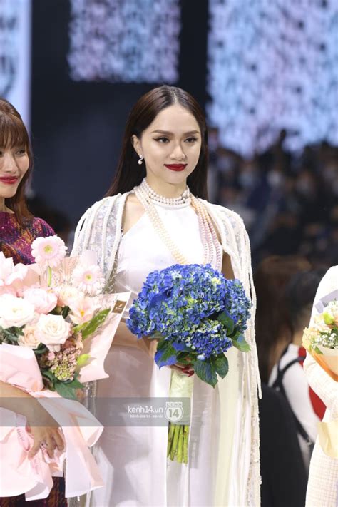 HOT Hương Giang tái xuất sau scandal bằng màn catwalk thần thái cùng Tiểu Vy làm vedette cho