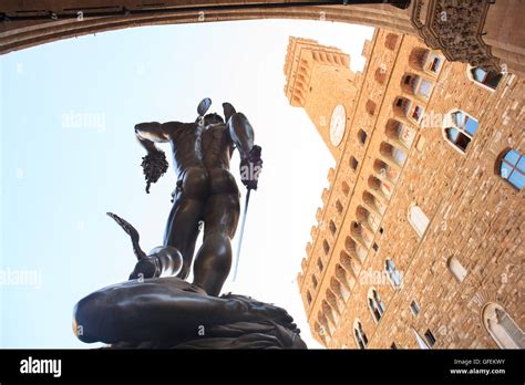 Blick Auf Den Perseus Mit Der Kopf Der Medusa Bronze Skulptur Von