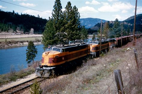 The Milwaukee Road America S Resourceful Railroad