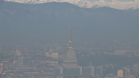 La Cappa Di Smog Invisibile Dal Basso Cos Appare Torino Vista Dalla