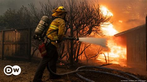 US Wildfire Near Los Angeles Forces Thousands To Flee DW 11 07 2024