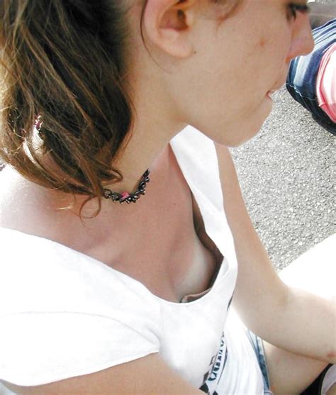Downblouse Showing Naked Boobs