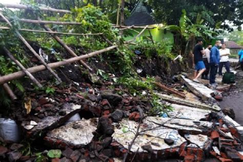 Hujan Es Disertai Angin Kencang Terjang Kota Malang 1 Tewas Begini