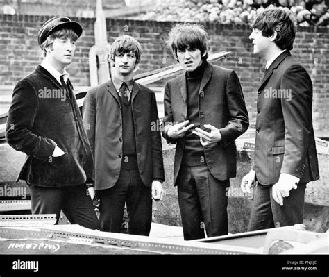 Paul Mccartney 1964 Hi Res Stock Photography And Images Alamy