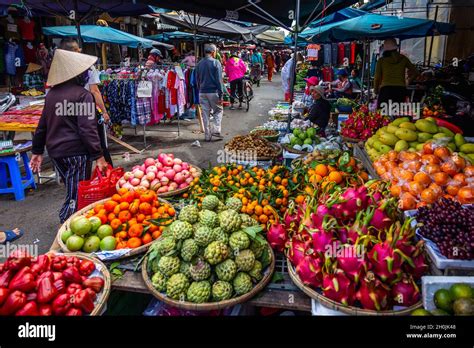 Street Vender Selling Fruit Hi Res Stock Photography And Images Alamy