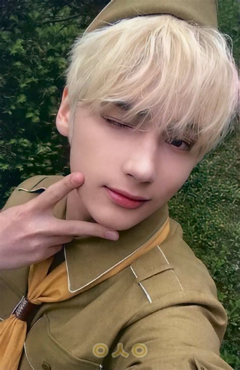 Hueningkai Photocard Scan Credits To Koeuzjarchives On Twitter 연예인