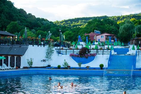 Strandul Fara Fund Ocnele Mari Strandurile Cu Apa Sarata De La