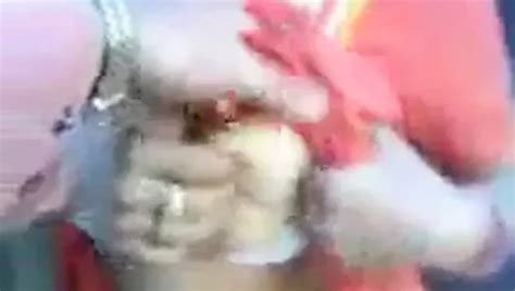 Seksowna indyjska dziewczyna pokazuje swoim przyjaciołom w bikini swoją różową cipkę xHamster
