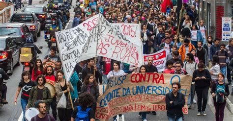 Estudantes e funcionários das universidades estaduais paulistas fazem