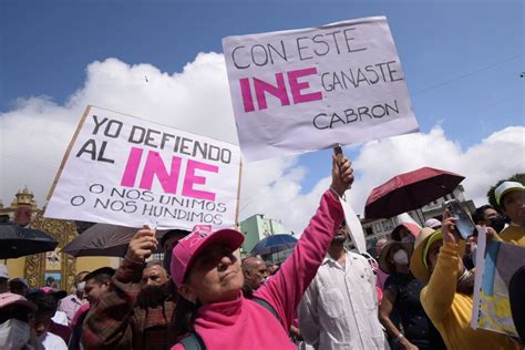 México se pinta de rosa por marcha pro INE fue un striptease político