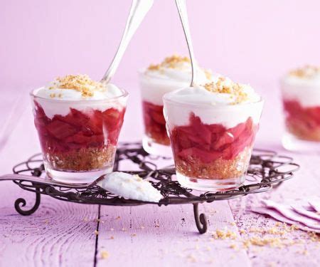 Trifle Mit Rhabarber Rezept EAT SMARTER