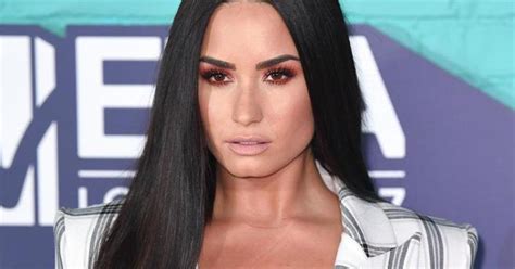 Pop Zvijezda Demi Lovato Objavila Da Je Nebinarna Osoba Vecernji Ba