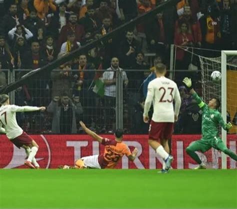 FOTO Laga Sengit Galatasaray Vs Manchester United Ciptakan Drama Enam