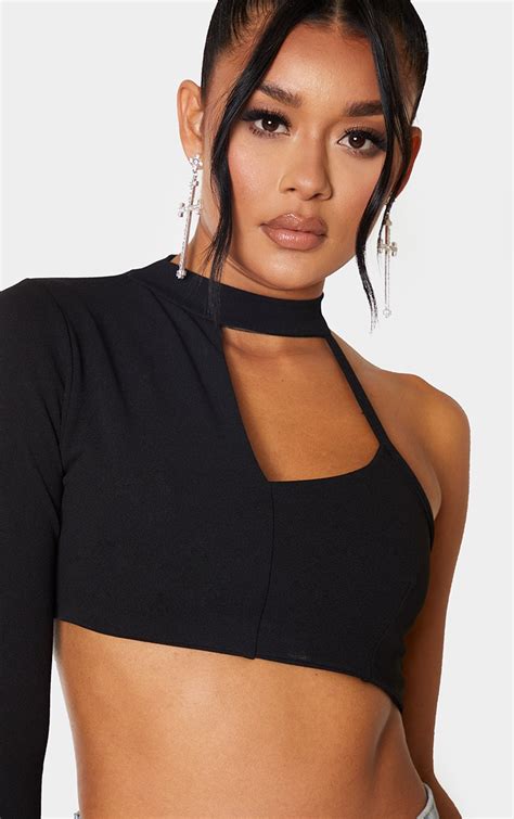 Black Crepe One Shoulder Cut Out Detail Crop Top Prettylittlething Qa