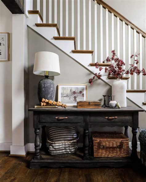 7 Tips To Decorate An Entryway Table