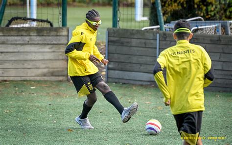 FC Nantes Fondation Les U16 et U17 du FCN initiés au Cécifoot