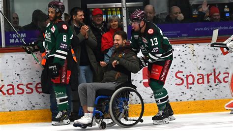 Emotionale Rückkehr nach Rosenheim Mike Glemser wird von den