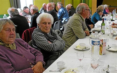 Ccas Personnes Au Repas Le T L Gramme