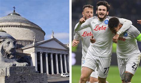 Napoli Maxi Schermo In Piazza Plebiscito Per Lo Scudetto Una Grande