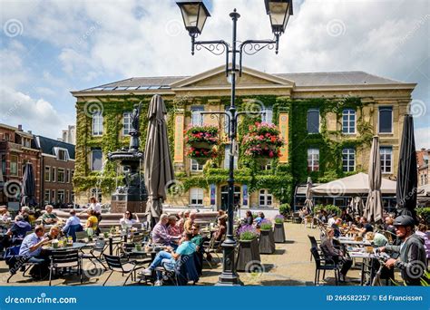 Kijk Naar Het Voormalige Stadhuis Gorinchem Nu Een Museum Op De Grote