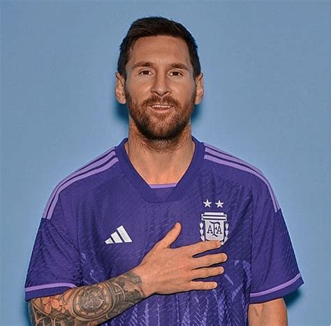 Messi Present La Nueva Camiseta Alternativa De Argentina El Heraldo