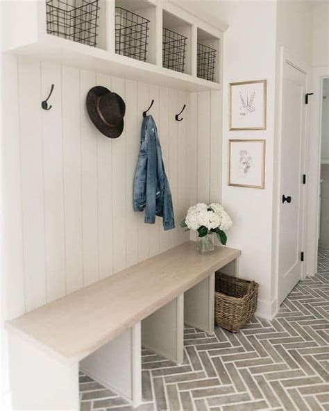 Neutral Mudroom Decor Ideas Lady Decluttered In Mudroom