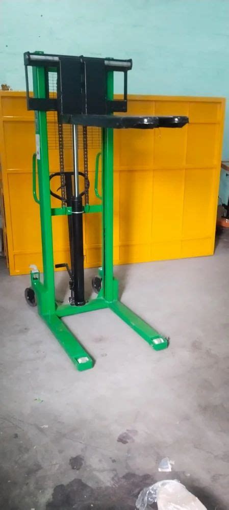 Mild Steel Hi Power Hydraulics Manual Stacker For Material Handling At