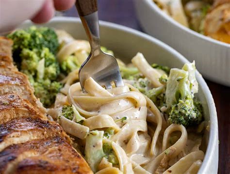 Fettuccine Alfredo With Chicken And Broccoli