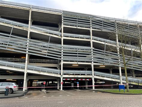 Brand In Parkeergarage Jeroen Bosch Ziekenhuis In Den Bosch Vrouw