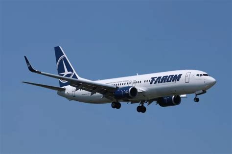 Incident Pe Aeroportul Otopeni Un Avion Tarom Cu Geamul Fisurat S A