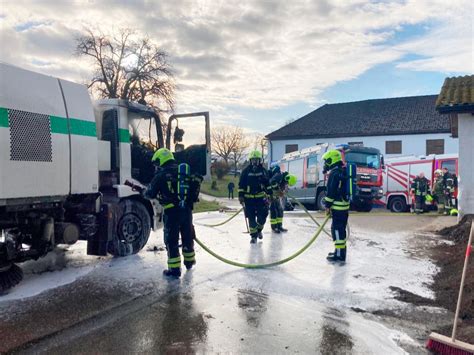 Schwerer Lkw Brand Von Feuerwehren In Amstetten Gel Scht Bfkdo Amstetten