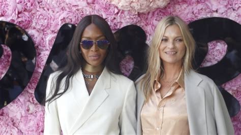 Naomi Campbell Völlig nackt Zusammen mit Kate Moss lässt sie