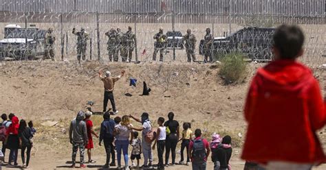 Ni A Salvadore A De Dos A Os Lleg Sola A La Frontera Buscando A Sus