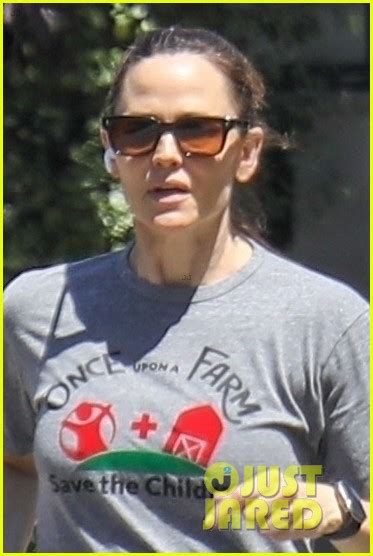 Jennifer Garner Goes For A Run In Brentwood Photo 4957211 Jennifer