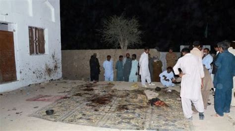 Pakistan Au Moins 11 Morts Dans Un Attentat Suicide Dans Une Mosquée