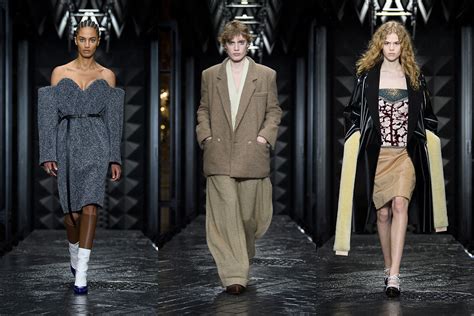 Louis Vuitton Fashion Show FW 23/24 in Paris - FACES Magazin