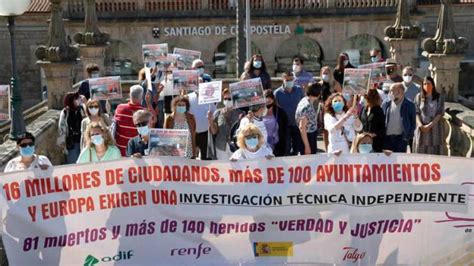 Víctimas del Alvia llevan a la Justicia a Transportes