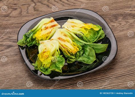 Ensalada De Bok Choy A La Parrilla Foto De Archivo Imagen De Oriental