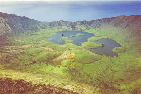 Vista Aerea Del Cratere Vulcanico Caldeirao Con Un Bello Lago Sulla