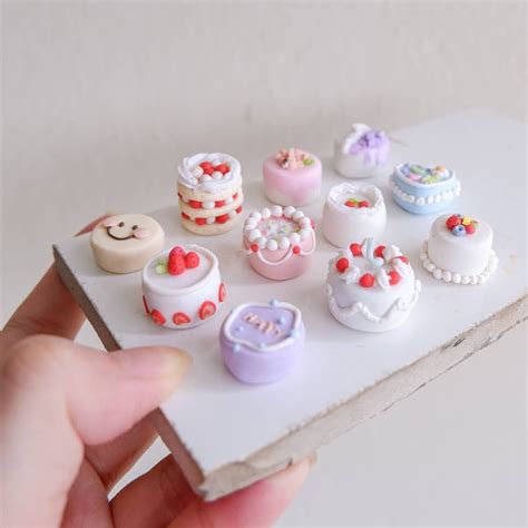 𝚑𝚊𝚗𝚍𝚖𝚊𝚍𝚎 𝚌𝚕𝚊𝚢 𝚌𝚑𝚊𝚛𝚖 on Instagram Tiny Cakes Who s birthday is