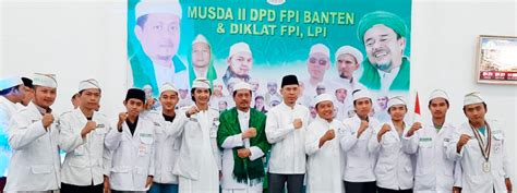 Sesi Foto Peserta Musda Ii Dengan Imam Dpd Fpi Banten Kh Abuya Qurthubi