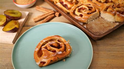 Hefeschnecken Mit Zwetschgen Rezepte Kaffee Oder Tee TV