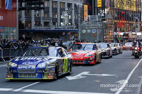 Jimmie Johnson, the 2007 NASCAR Nextel Cup Champion leads Nextel Cup ...