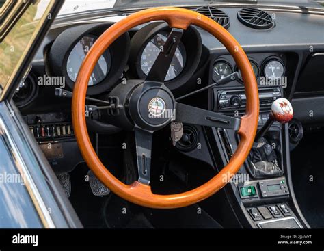 1985 alfa romeo interior hi-res stock photography and images - Alamy