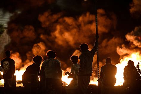 Les Infos De H Meutes En France Une Nuit Plus Calme Moins D