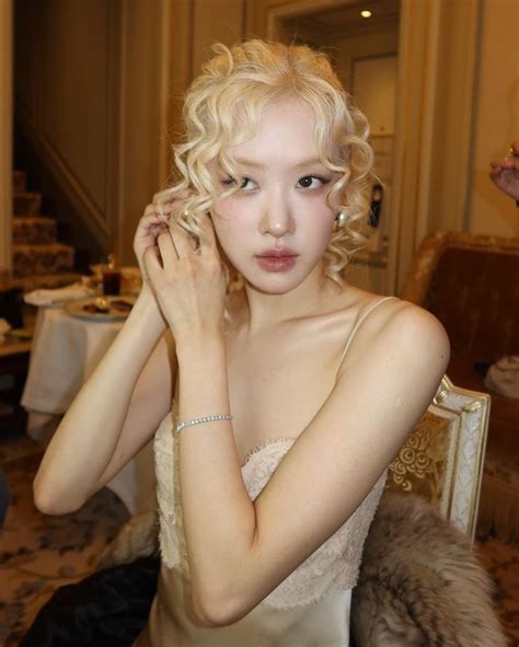 Blackpink Ros S Stunning Lingerie Look For Ysl S Paris Fashion Show Makes Waves Koreaboo