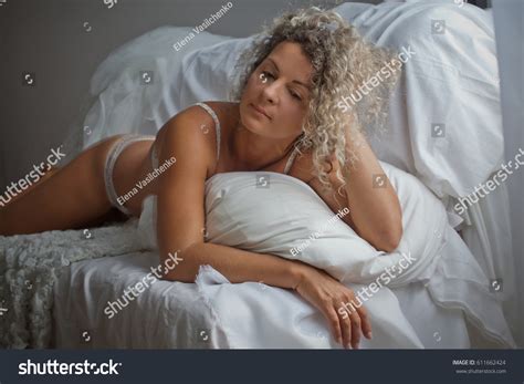 Sexy Curly Grey Haired Mature Woman Foto De Stock Editar Ahora