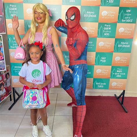 Homem Aranha e Barbie Dão as Boas Vindas 13 Colegio Vitória Régia